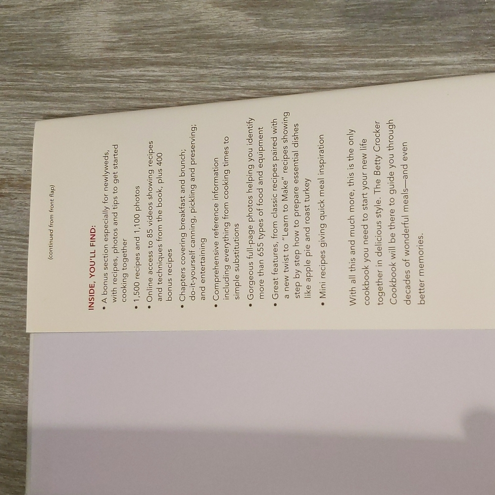 Betty crocker cookbook newlywed addition. Like new. ISBN 978-1118-072233 - Picture 4 of 4
